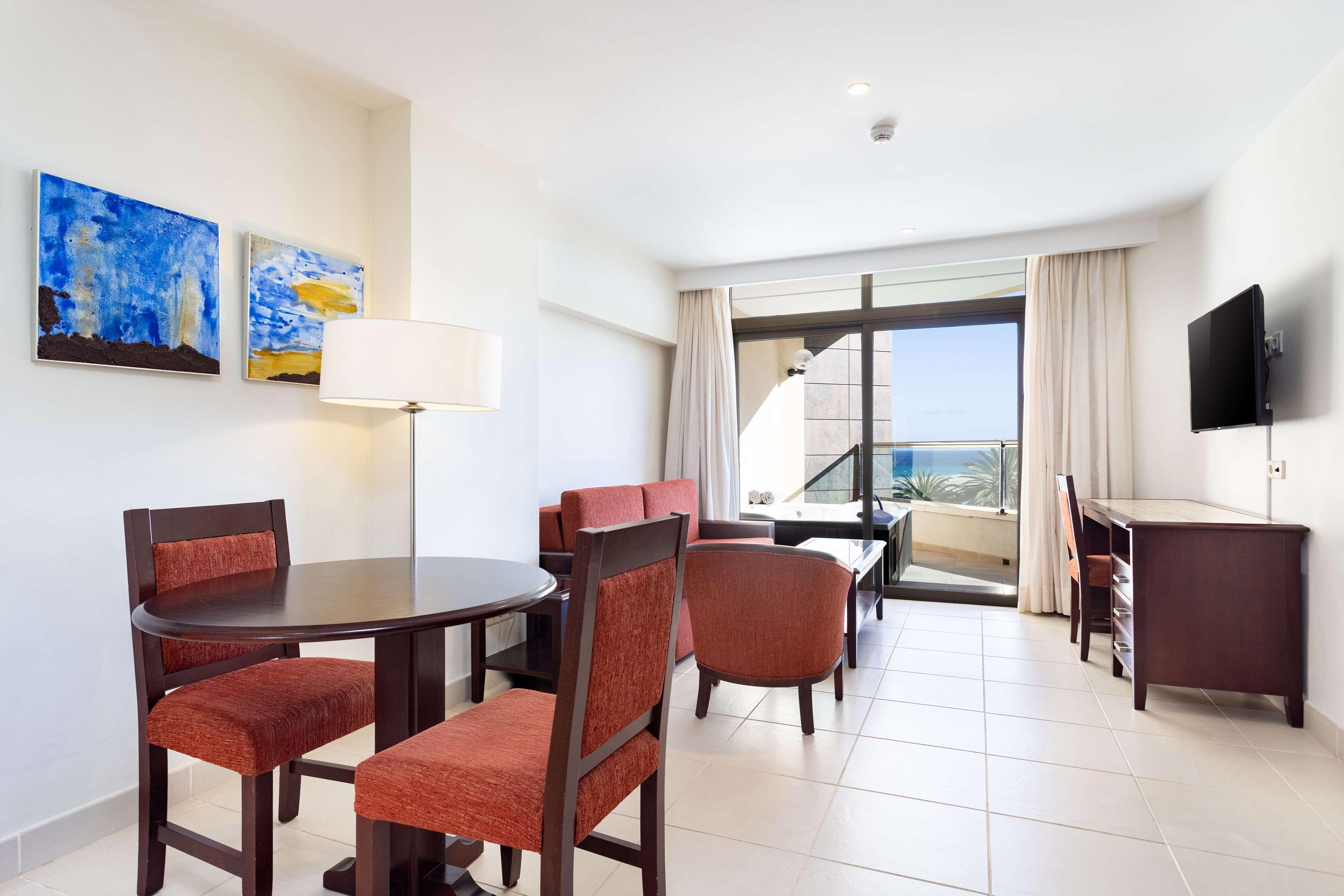 เมเลีย กอร์ริโอเนส ฟวยร์เตเบนตูรา Hotel กอสตากาลมา ภายนอก รูปภาพ Living room