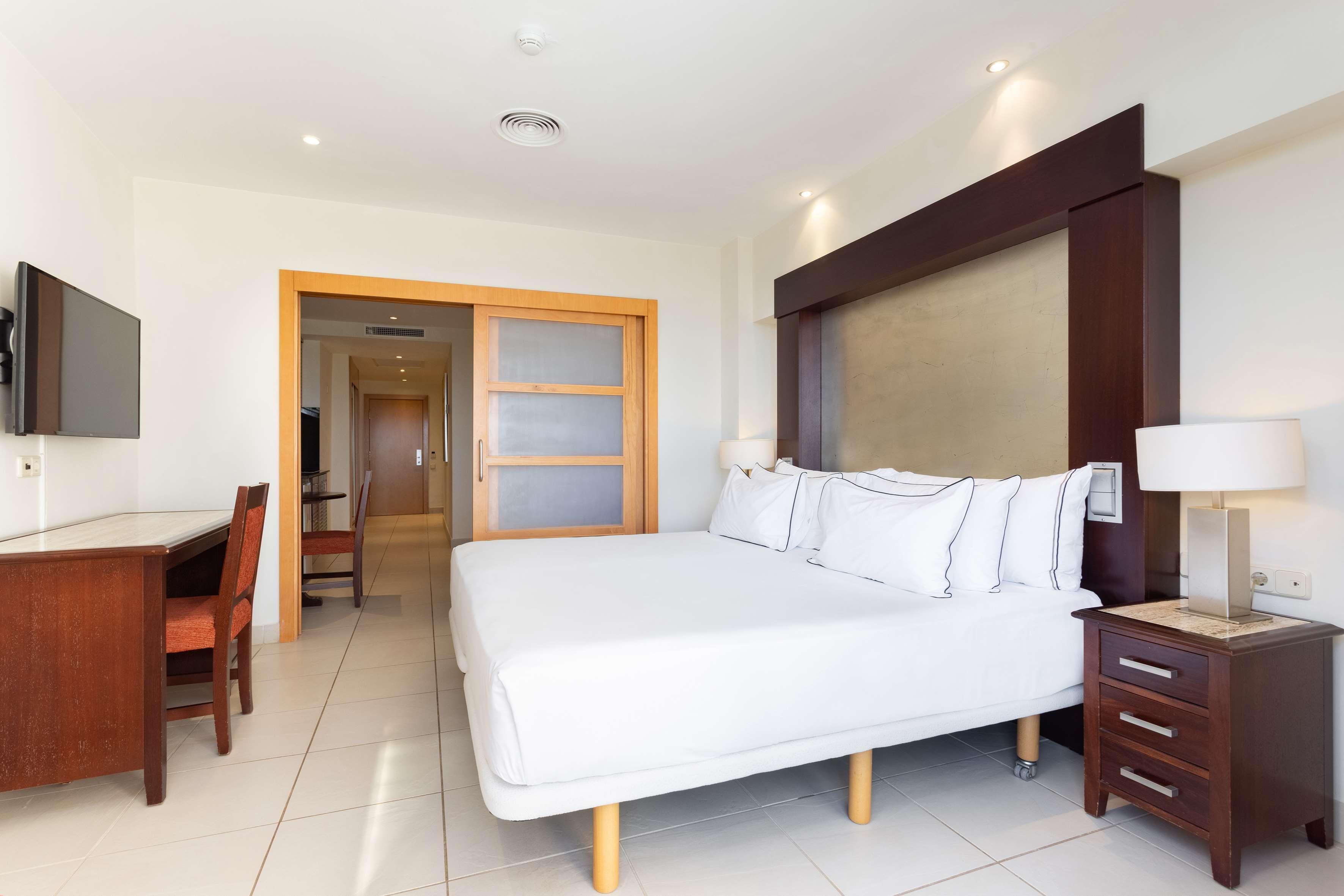 เมเลีย กอร์ริโอเนส ฟวยร์เตเบนตูรา Hotel กอสตากาลมา ภายนอก รูปภาพ A bedroom at the Hilton San Francisco Airport