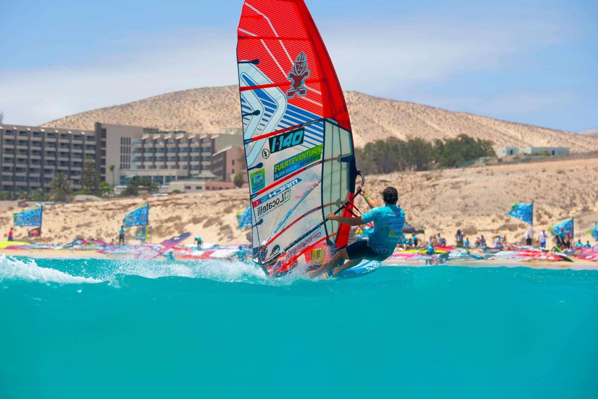 เมเลีย กอร์ริโอเนส ฟวยร์เตเบนตูรา Hotel กอสตากาลมา ภายนอก รูปภาพ Windsurfer at Corralejo