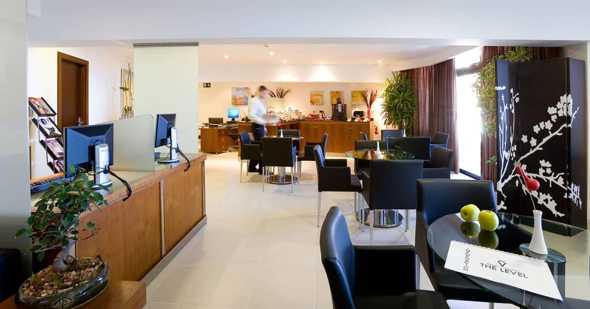 เมเลีย กอร์ริโอเนส ฟวยร์เตเบนตูรา Hotel กอสตากาลมา ภายใน รูปภาพ The Business Lounge at London Heathrow Airport